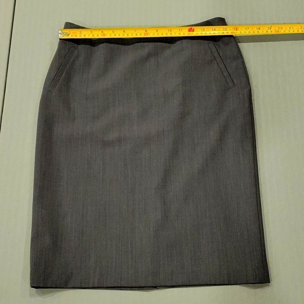 ⭐️2/$30⭐️ Tristan&Iseut Skirt sz 8 - Picture 3 of 6